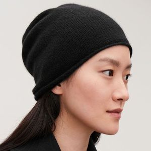 COS black cashmere beanie